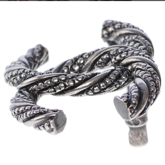 Brand new CHANEL Silver CC Brooch - Picture 4 of 8